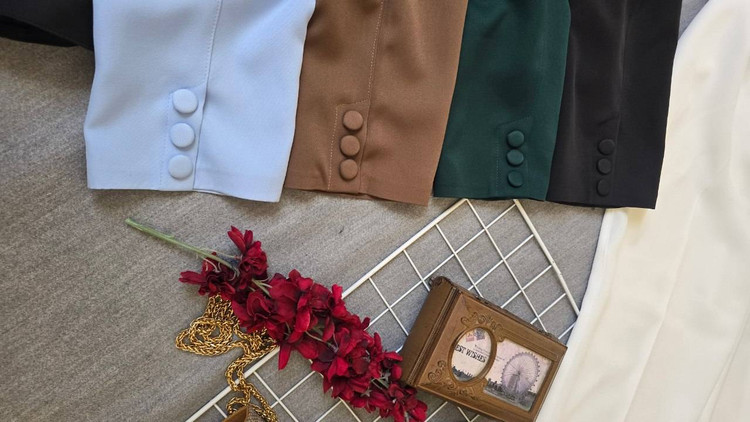 رنگبندی از راست به چپ مشکی- سبز- نسکافه ای تیره -ابی آسمانی 😍